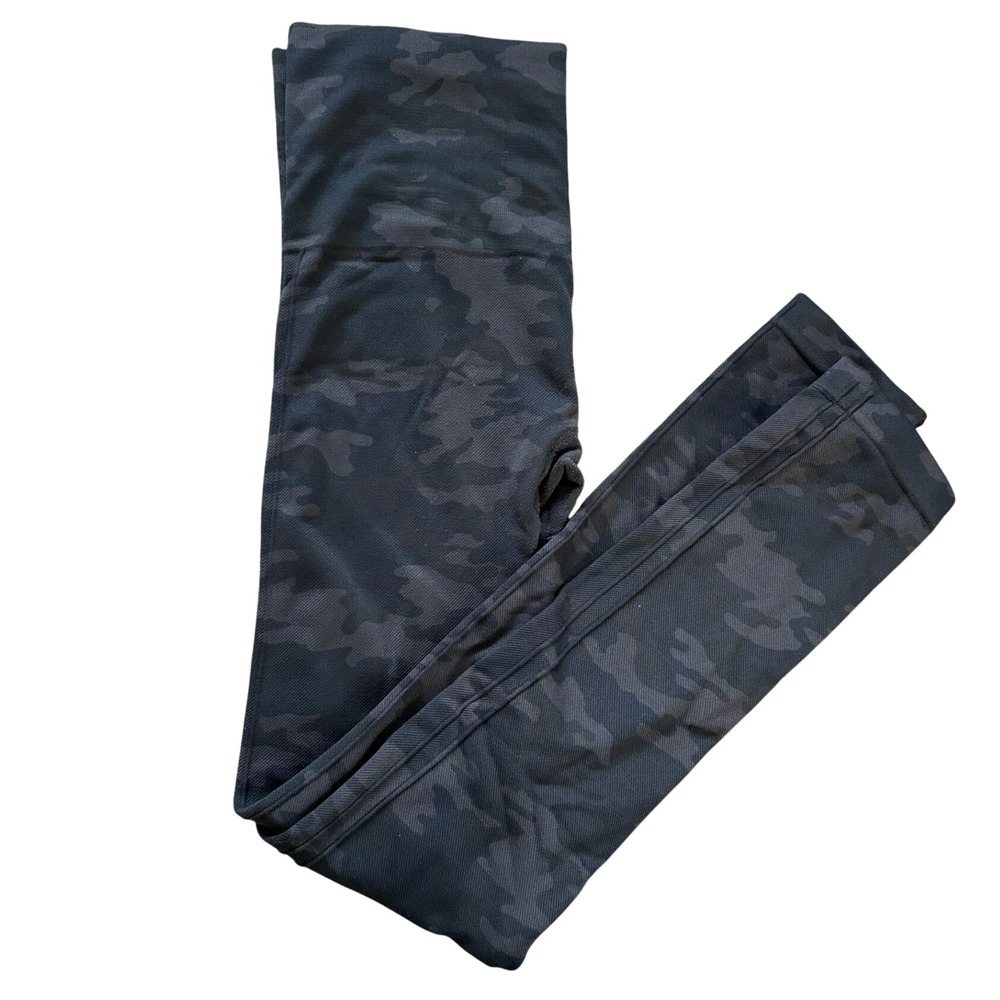 Spanx Look At Me Now Seamless Blue Camo Leggings Sz M‎ Shaping